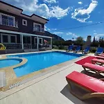 別荘 4 With Private Pool In Dalyan Ema